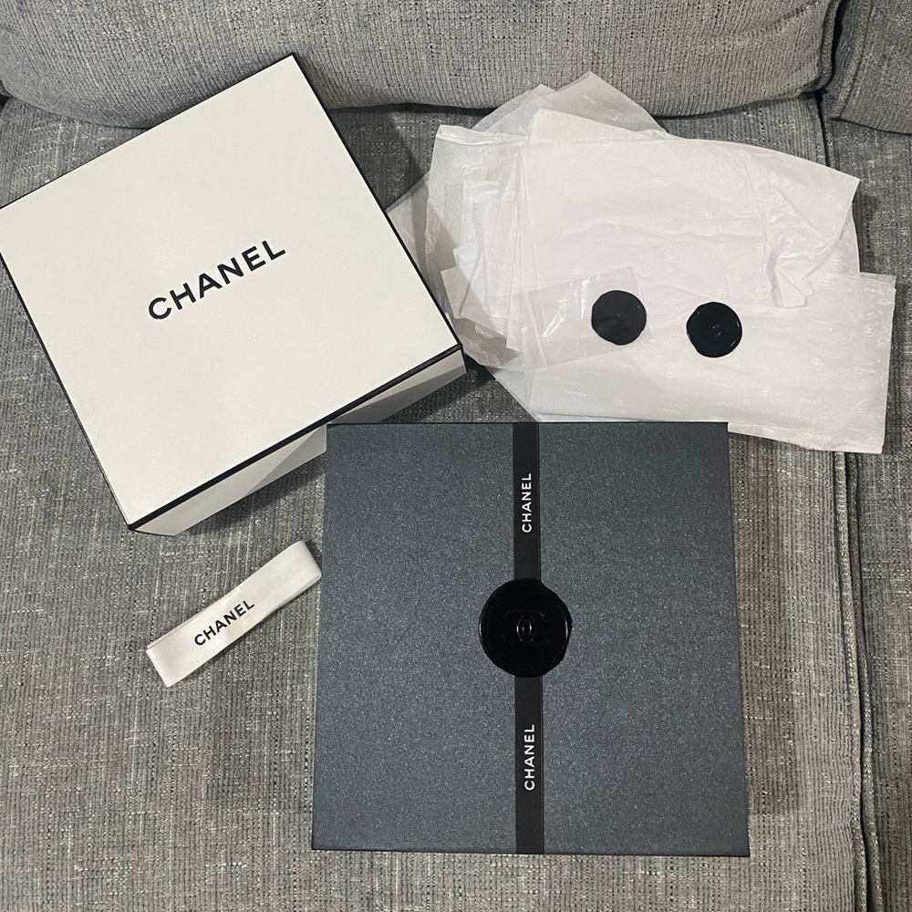 🎄SALE🎄Chanel magnetic box set stickers ribbon tissue